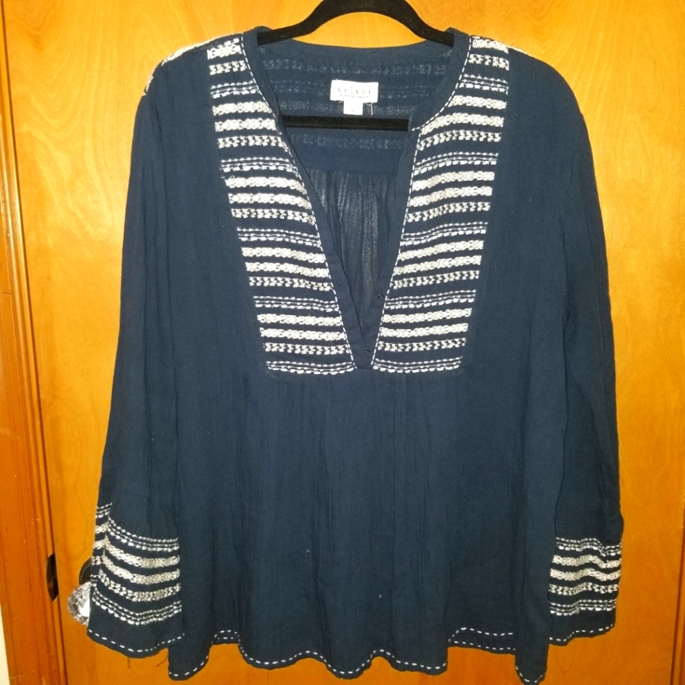 VELVET BY GRAHAM & SPENCER Embroidered Navy Blouse XL
